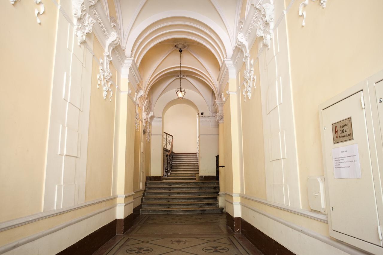 Grand Loft Design Apartment Budapest Bagian luar foto